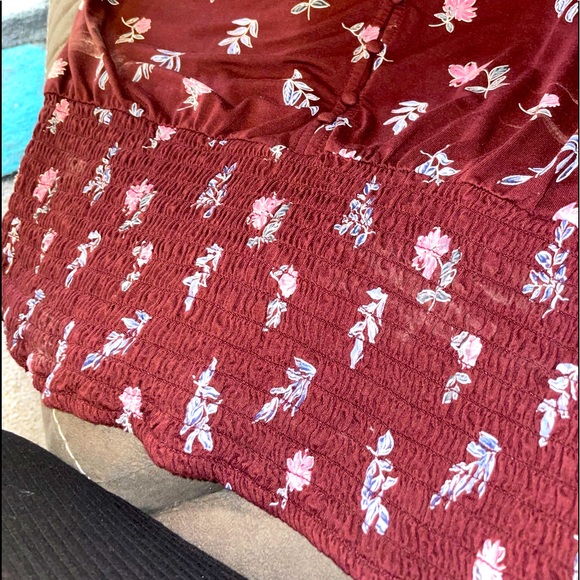 Reitman’s Burgundy Floral Top with shirred waist - Picture 3 of 10